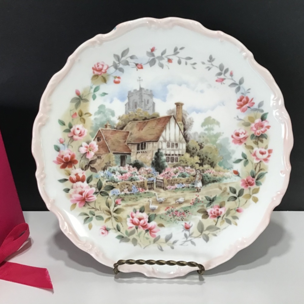 4 Vintage ROYAL ALBERT COLLECTORS PLATES - Picture 7 of 10